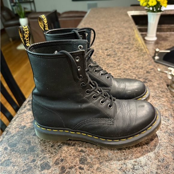 Black Doc Martin’s size 8 - Picture 2 of 7